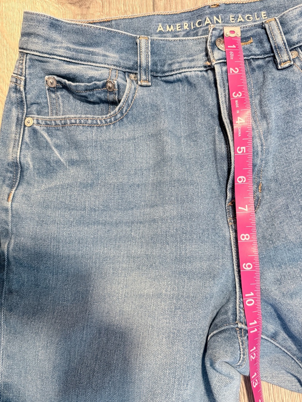American Eagle Outfitters Light Wash High-Rise Cropped Jeans - Picture 4 of 8